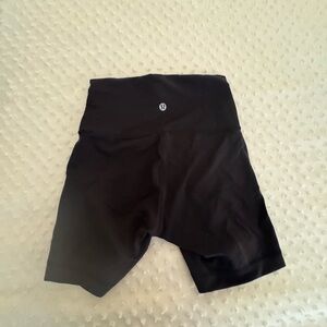 Lululemon Wunder Train Short 6” size 4
